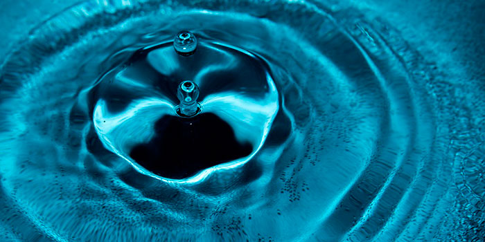 De zoutchlorator desinfecteert het zwembadwater automatisch en effectief zonder dat er chemicaliën nodig zijn.