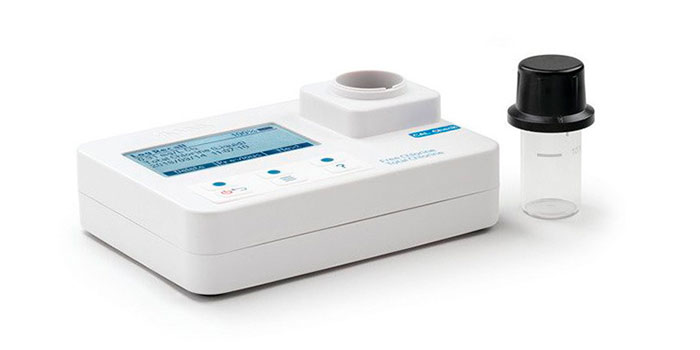 Der Salzchlorinator desinfiziert das Schwimmbadwasser automatisch und effektiv, ohne den Einsatz von Chemikalien.