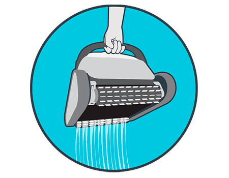 All pool cleaners in the Carrera range are equipped with a quick water release system. This makes it easy to remove and handle the robot in and out of the water.