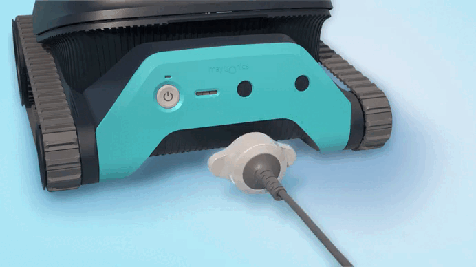 El limpiafondos Dolphin Carrera 30 proporciona una limpieza fiable, cómoda y rentable para de la piscina. Su fiable método de filtración en cualquier condición de la piscina y el cepillado activo en toda superficie, optimizan la higiene de la piscina.