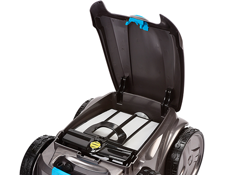 The filter is accessible from the top, which simplifies its use and handling. The filter has a capacity of 5 litres.